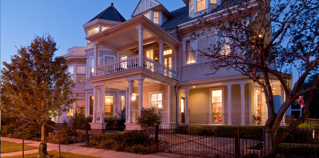 The Grand Victorian Bed and Breakfast in New Orleans - Night View