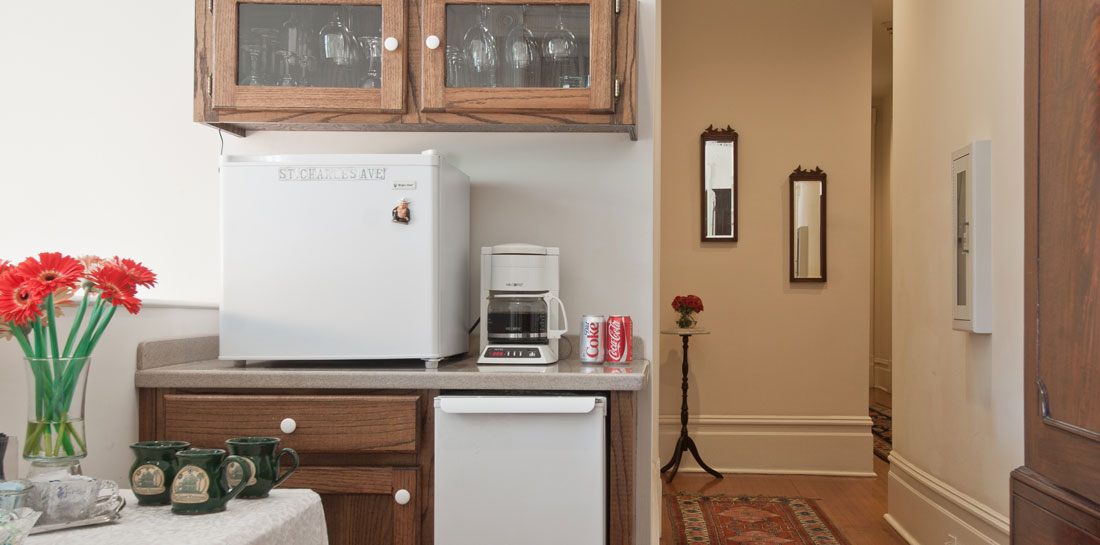 Coffe, Tea and Snacks in a Bed and Breakfast in New Orleans Garden District 